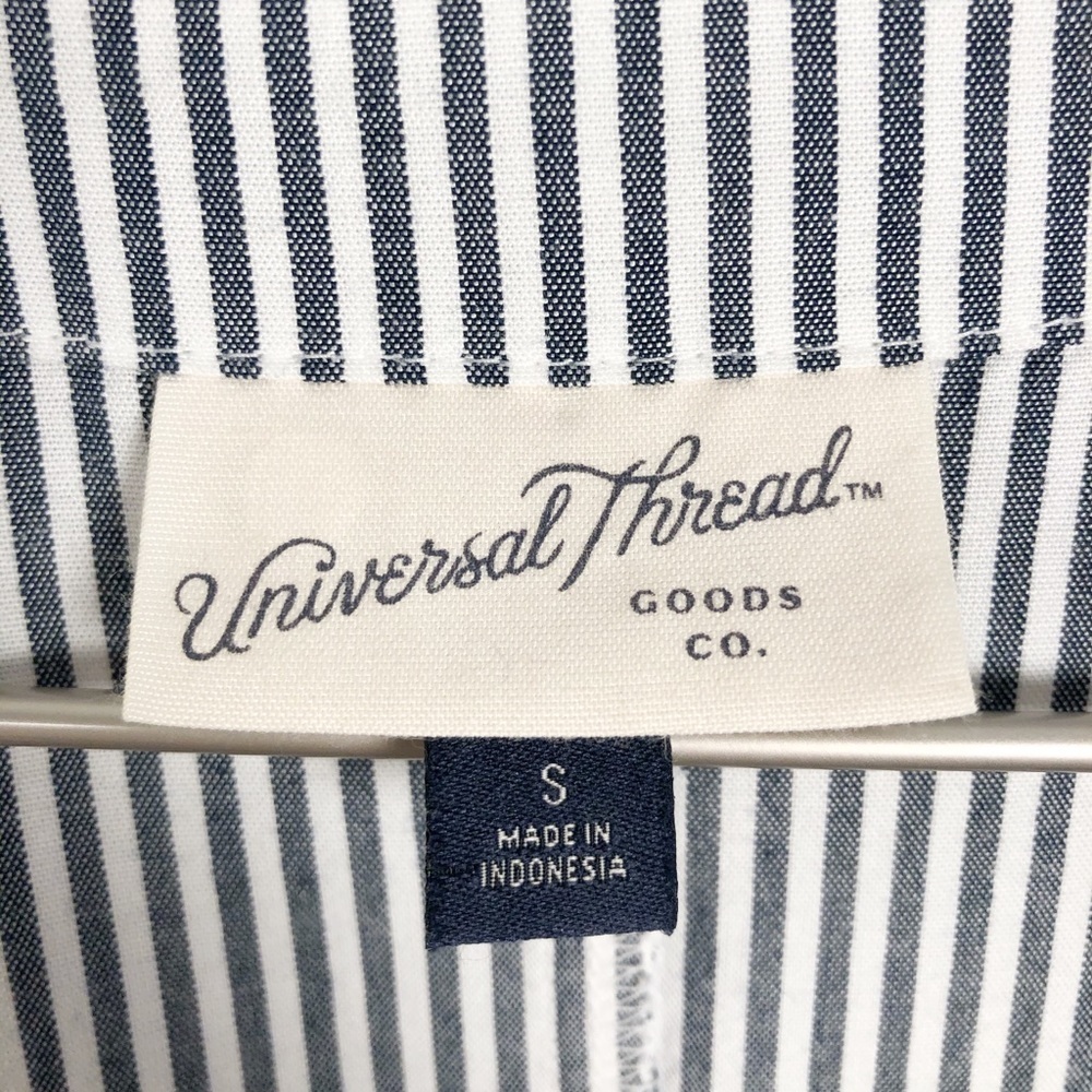 FREE with any one purchase Universal Thread v-neck button down blouse (S) - Picture 10 of 13